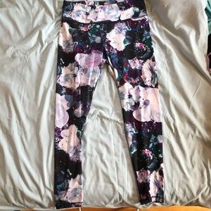 Old Navy Go-Dry Floral Active Leggings. Size XL.